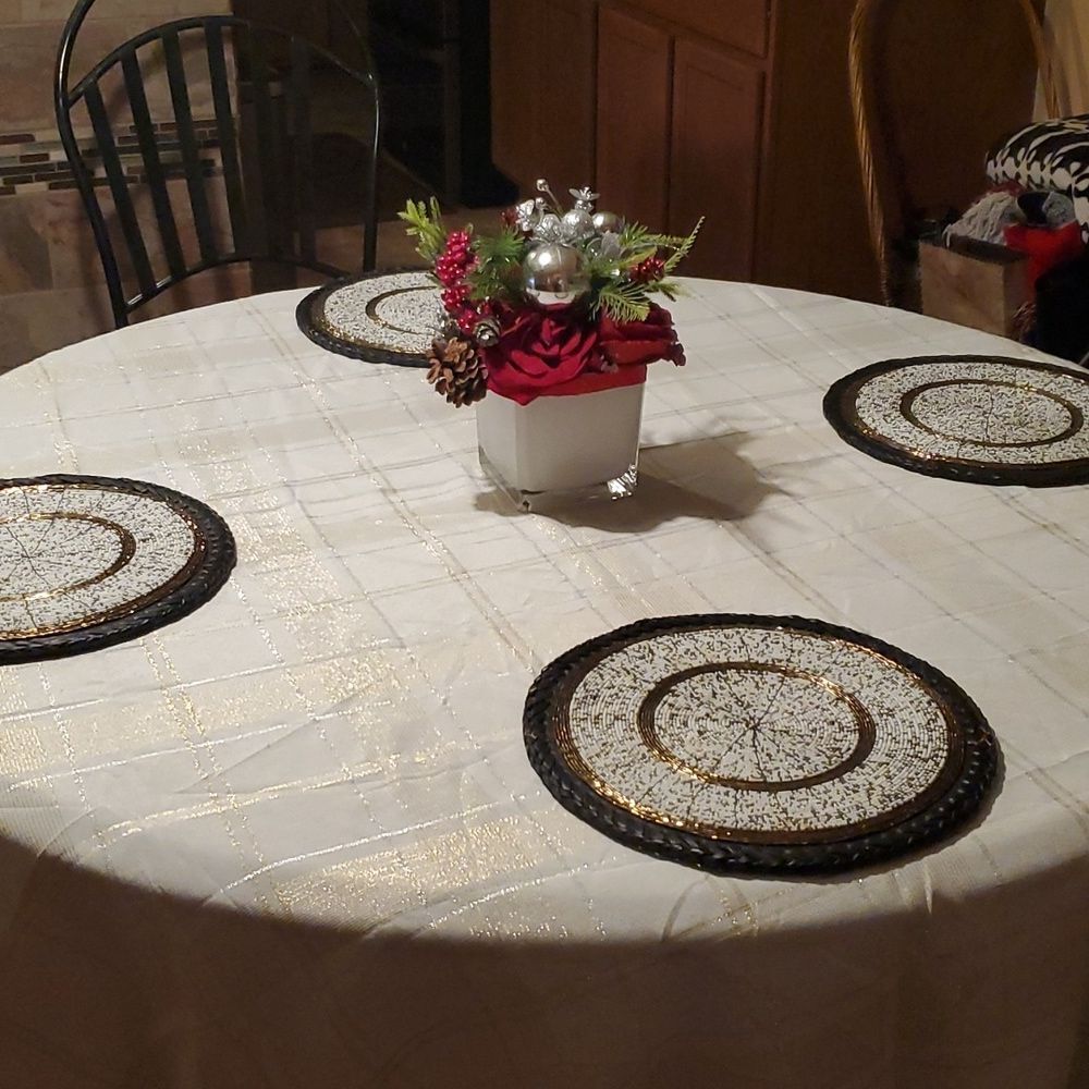 Table cloth size 83" - Picture 3 of 8